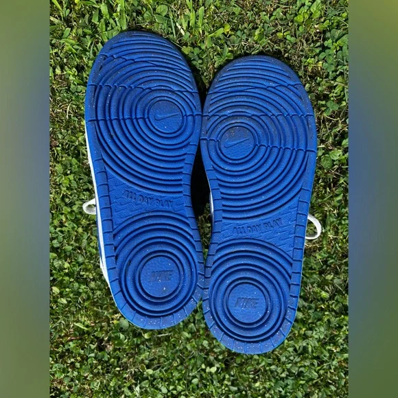 Nike Youth size 5.5Y Big Kid Court Borough Mid 2 Blue & White High Top Sneakers - Picture 5 of 9